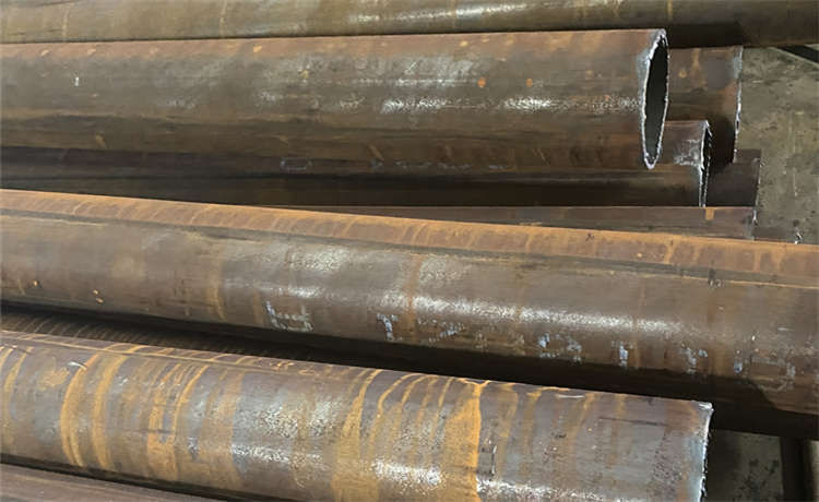 2320mm螺旋管，鋼材場(chǎng)2820mm螺旋焊管，埋地螺旋焊管廠家，DN1800螺旋鋼管